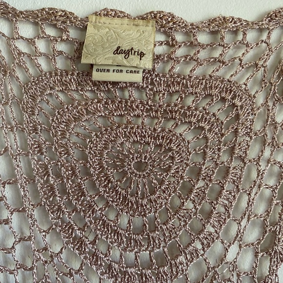 Metallic Rose Gold Crochet Open Vest Daytrip Large - Picture 2 of 7